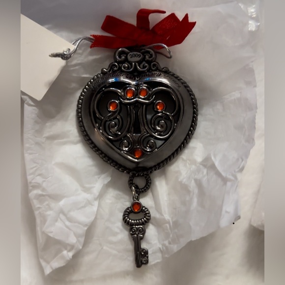 BUY 1 get 1 FREE  - CARLTON “Our Christmas Together” Heirloom Christmas … - Picture 3 of 4